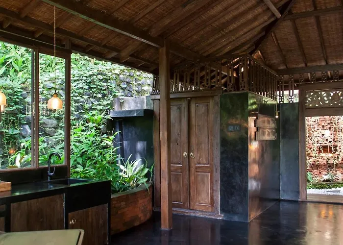 Villa Mahadevi 1 Open-Air Jungle Joglo Near Ubud